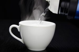 uống nước ấm khi bị cúm