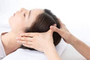 massage-dau-chua-mat-ngu-khong-can-thuoc